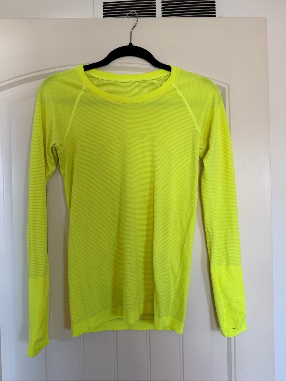 Lululemon Swiftly Tech Long Sleeve 2.0 Athletic Top in Green